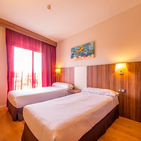 Golden Avenida Family Suites 4* 萨洛 外观 照片