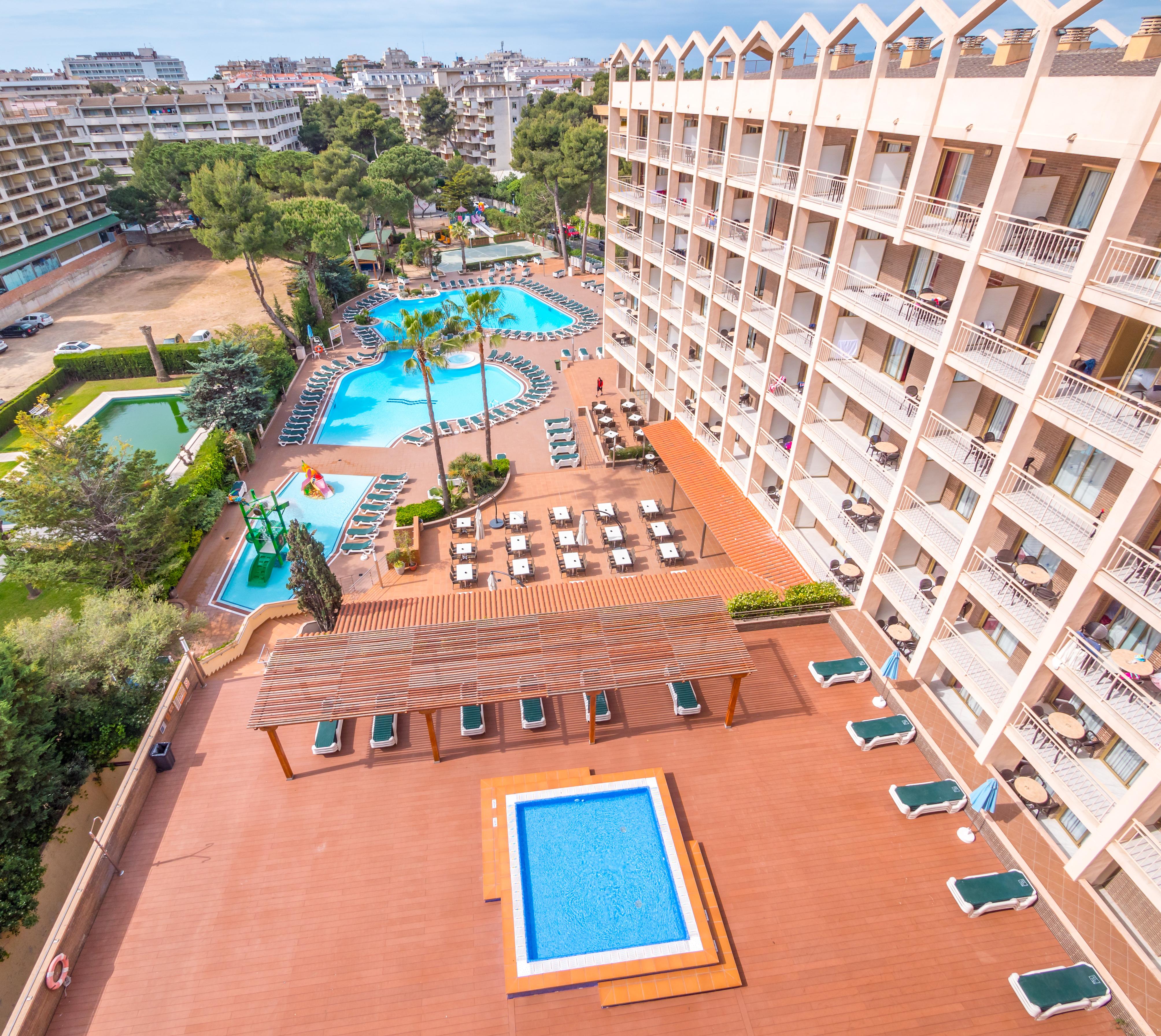 Golden Avenida Family Suites 4* 萨洛 外观 照片