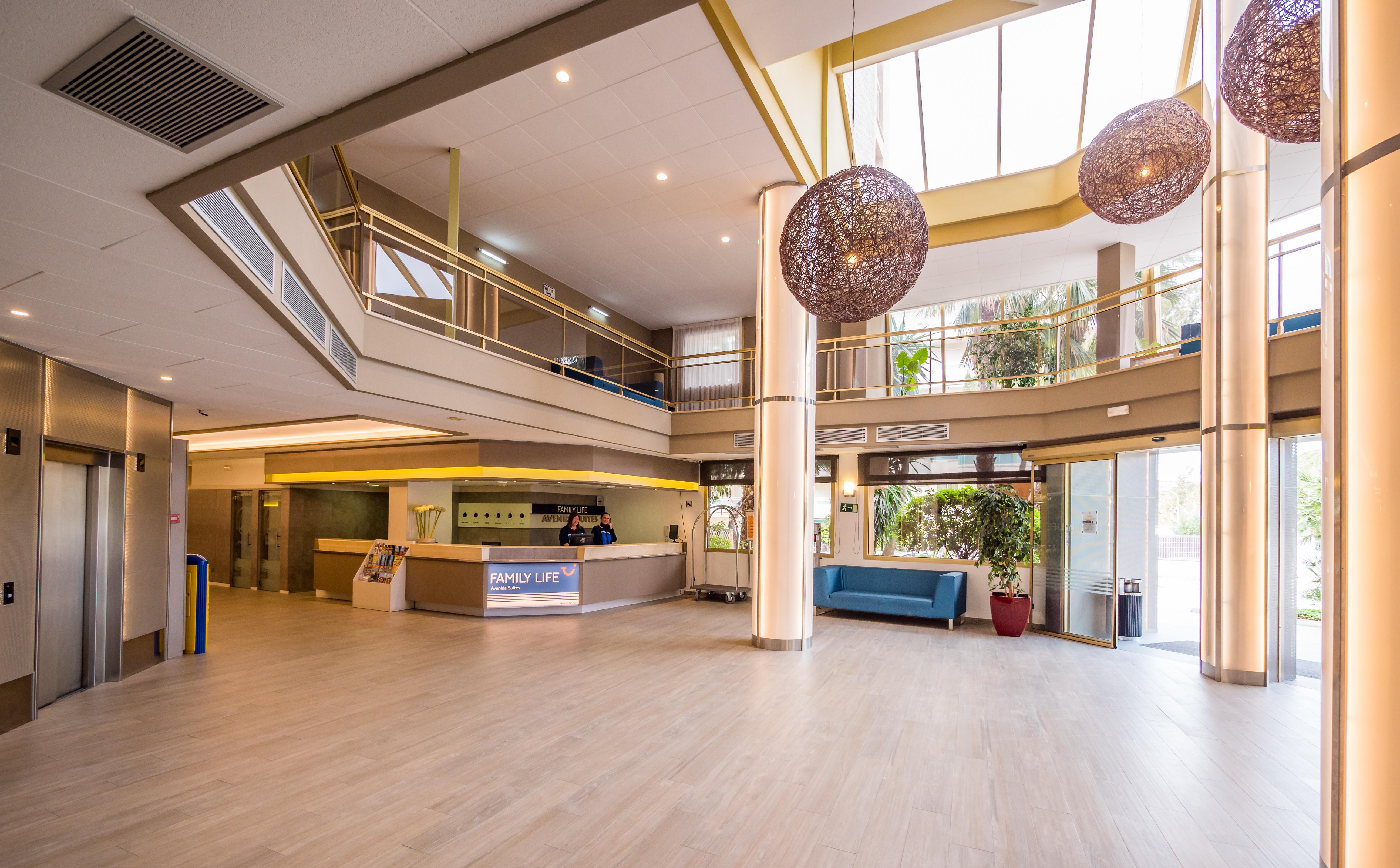 Golden Avenida Family Suites 4* 萨洛 外观 照片