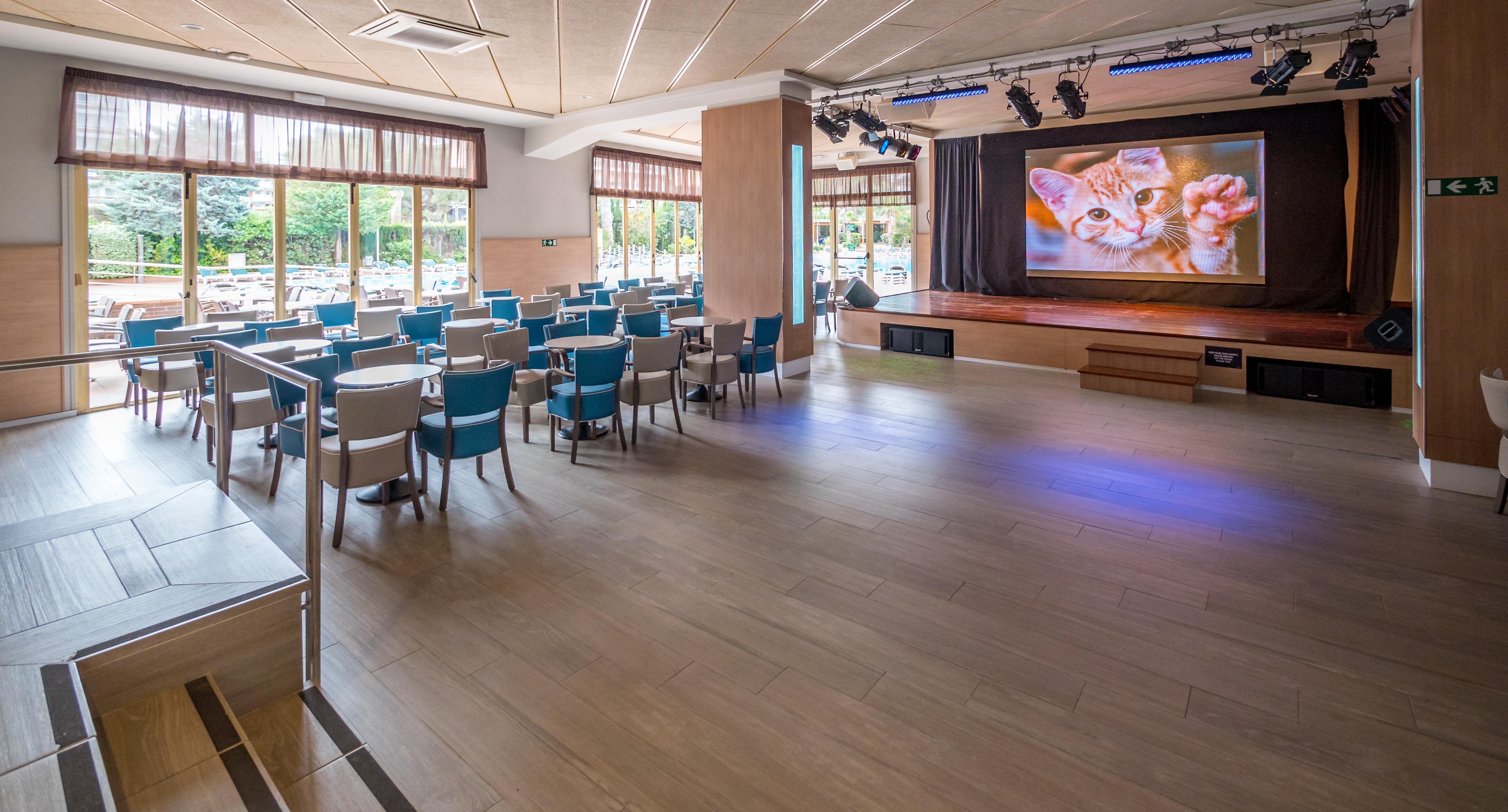 Golden Avenida Family Suites 4* 萨洛 外观 照片