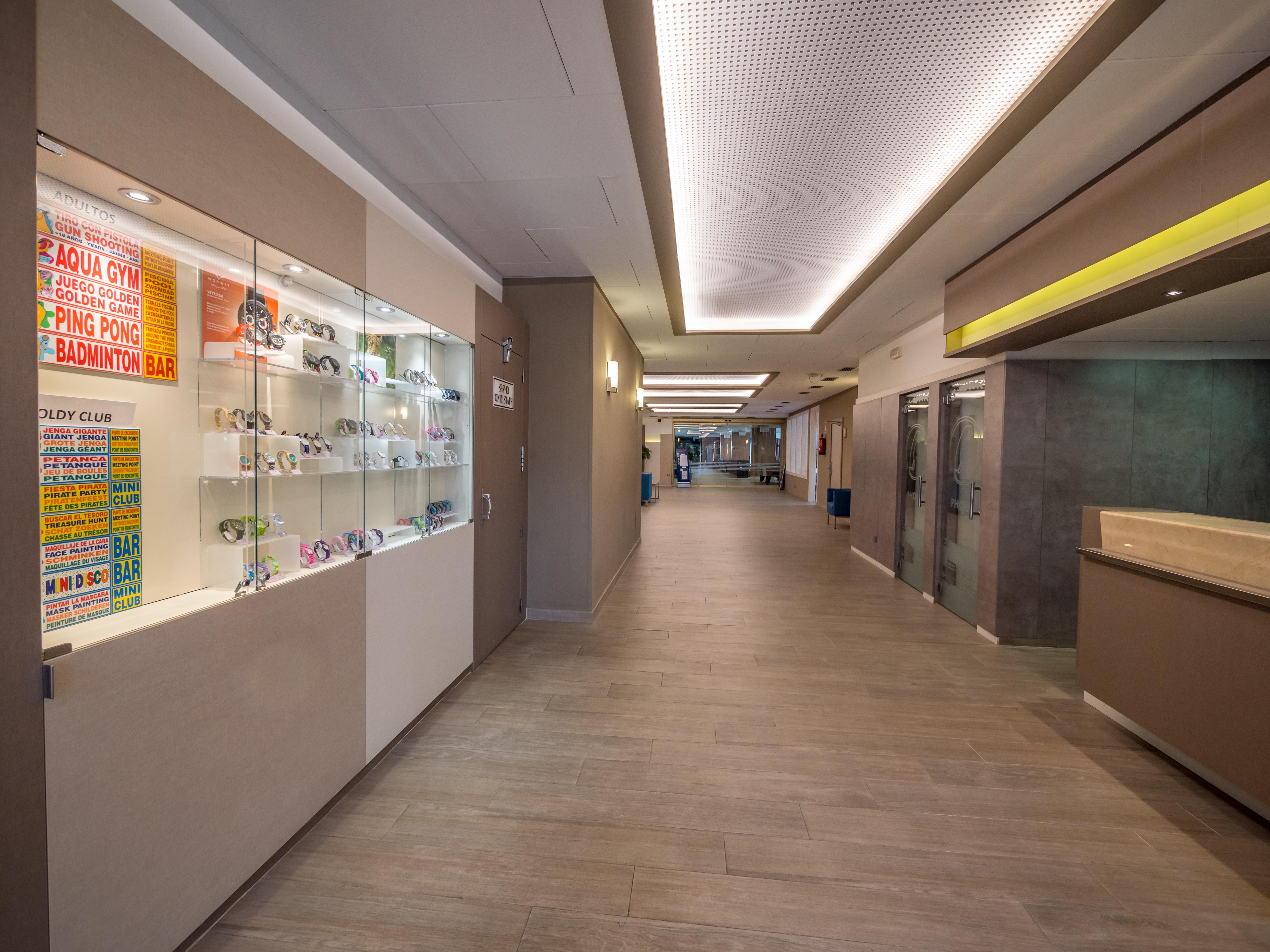 Golden Avenida Family Suites 4* 萨洛 外观 照片