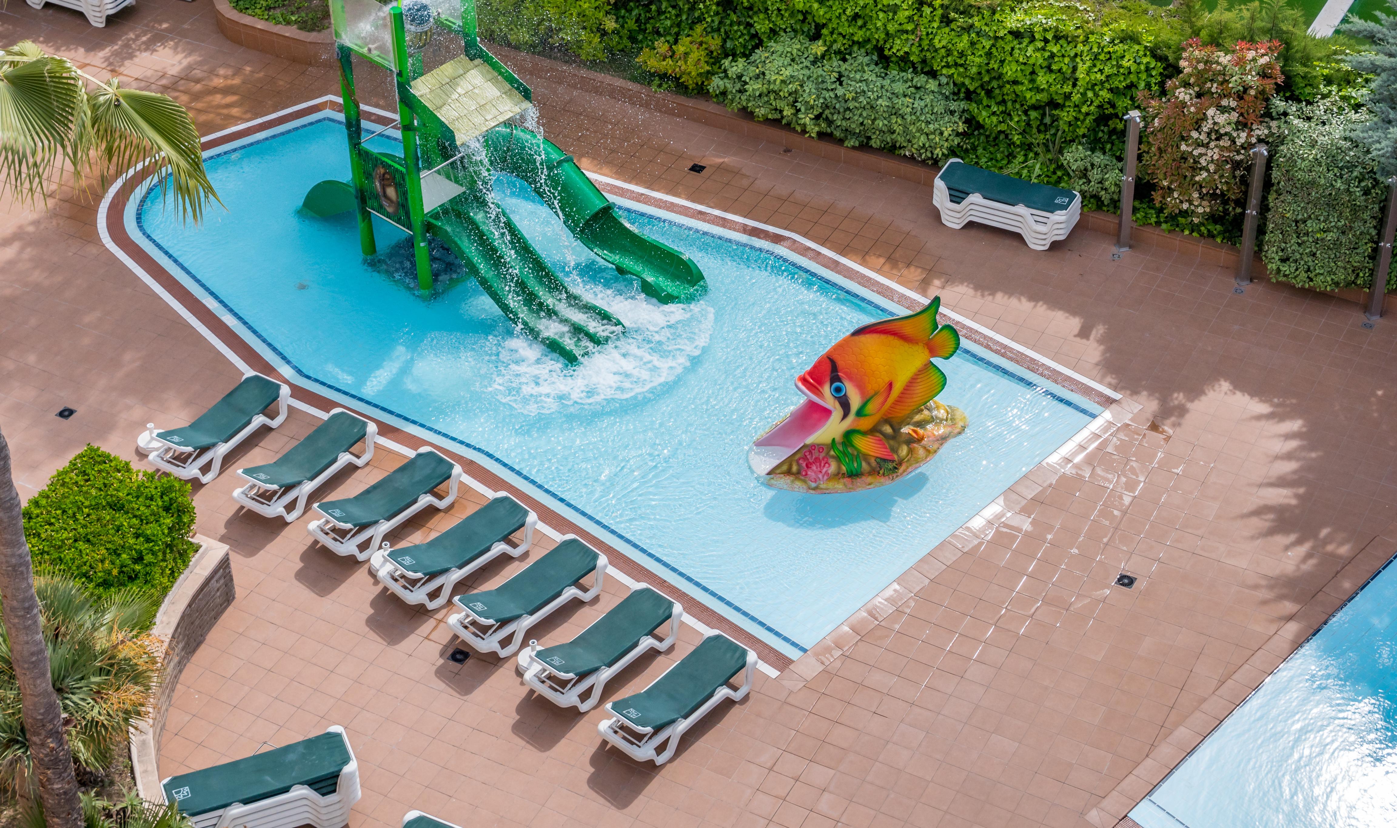 Golden Avenida Family Suites 4* 萨洛 外观 照片