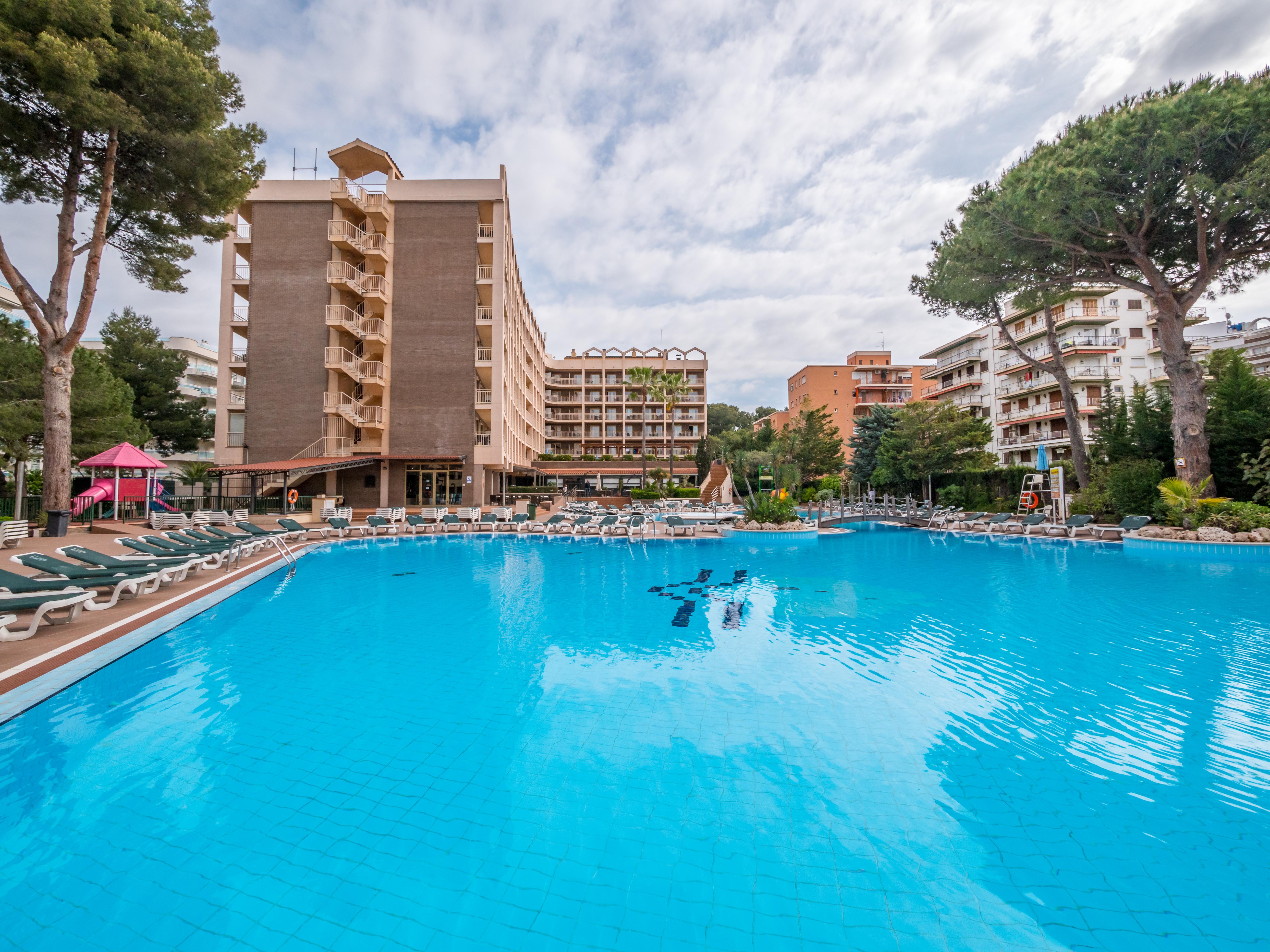 Golden Avenida Family Suites 4* 萨洛 外观 照片