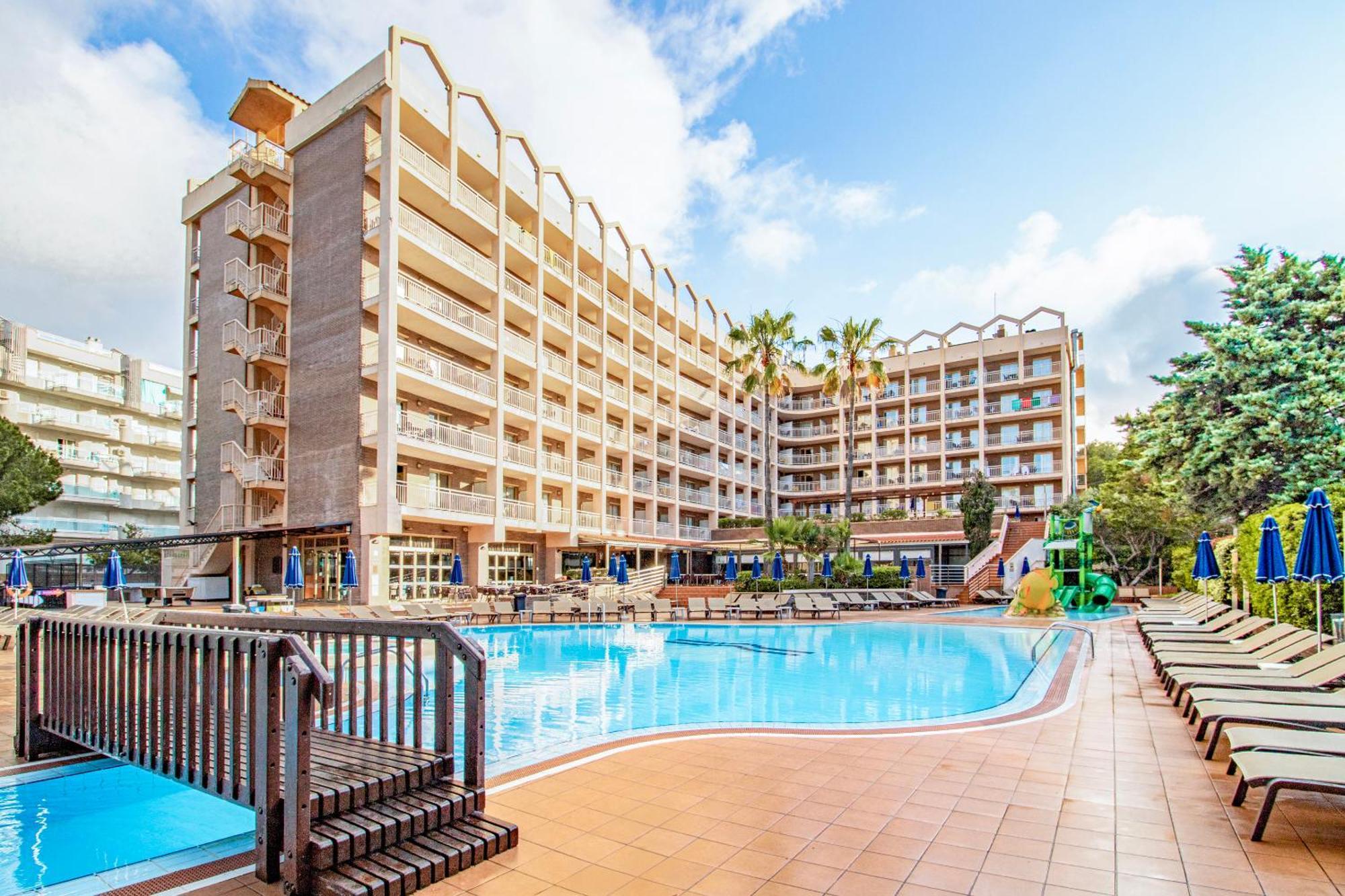 Golden Avenida Family Suites 4* 萨洛 外观 照片