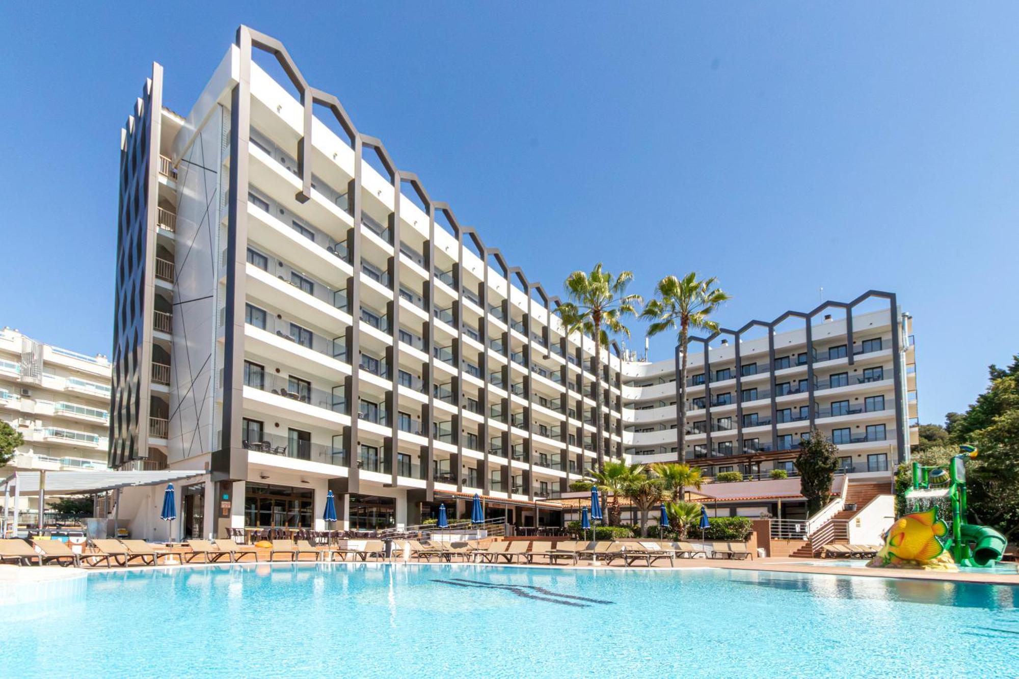 Golden Avenida Family Suites 4* 萨洛 外观 照片