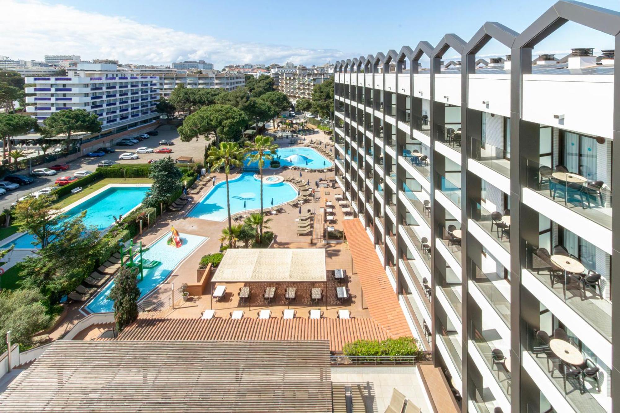 Golden Avenida Family Suites 4* 萨洛 外观 照片