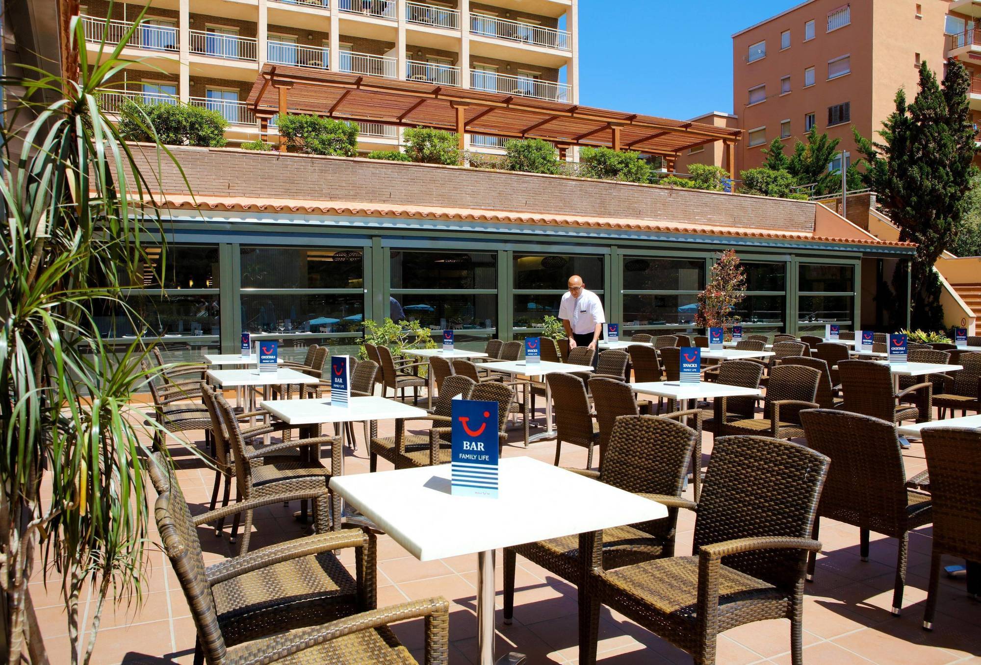 Golden Avenida Family Suites 4* 萨洛 外观 照片